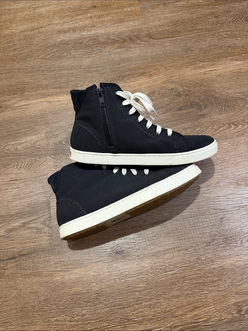 Olukai Pilahi Women's High Top Sneaker, Side Zip, Black, Size 9 - Picture 3 of 13